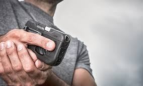 اسلحهی مرگبار شبیه به موبایل/تصاویر